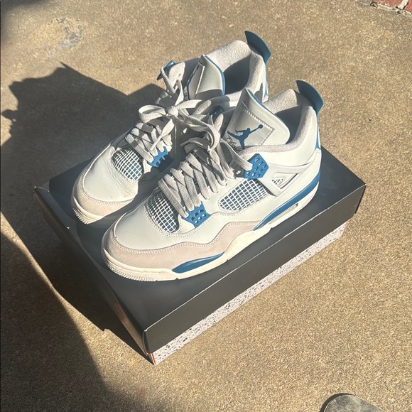 Jordan 4 Retro “Military Blue (2024)” - Picture 3 of 13